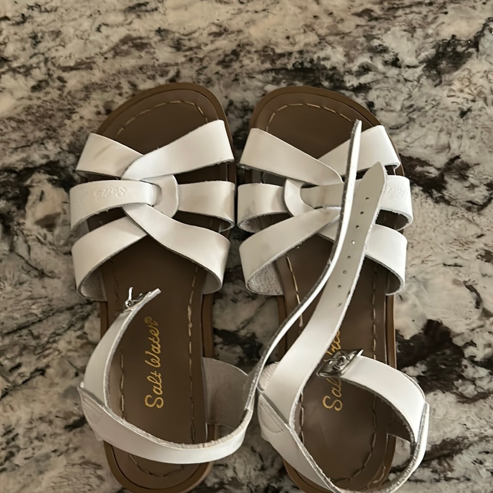 Girls Saltwater sandals. Great condition